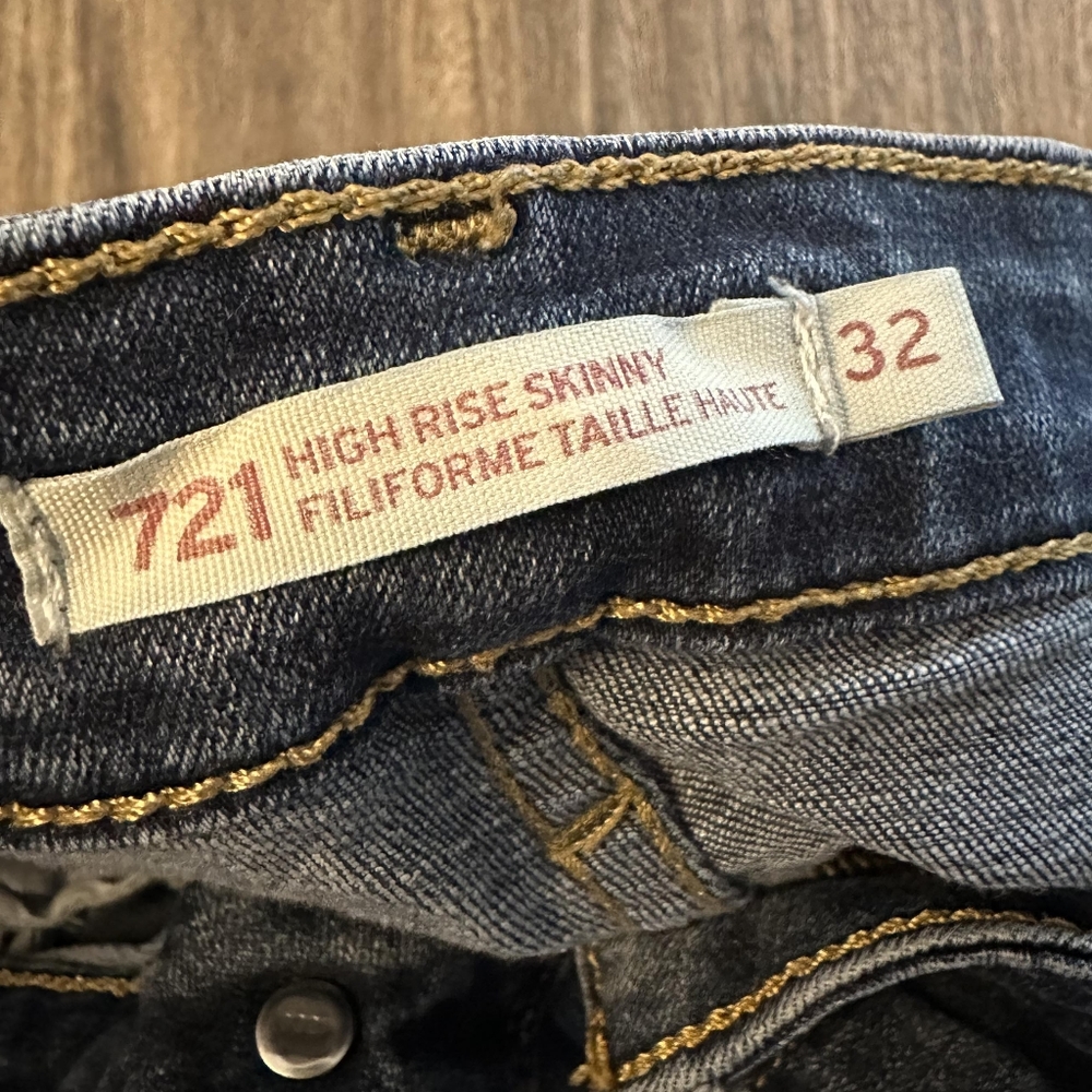 Levi's Jeans - Picture 2 of 2